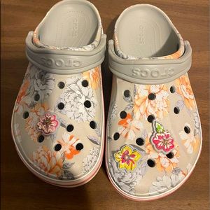 Very Bradley crocs in great condition size 8